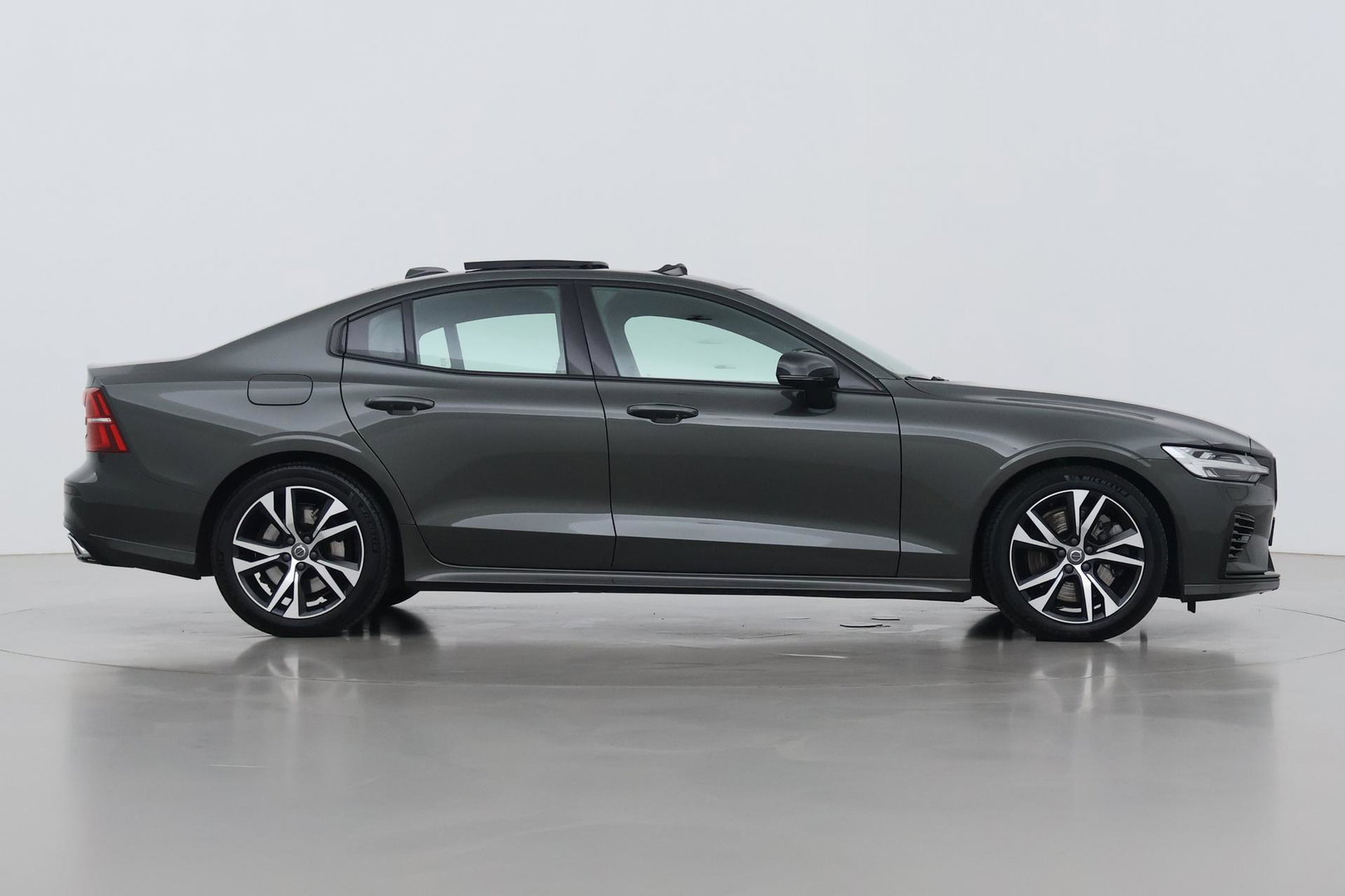Volvo S60 T8 R-Design | Harman/Kardon | Panoramadak | Trekhaak | 360° Camera | Massage | Head-Up | ACC