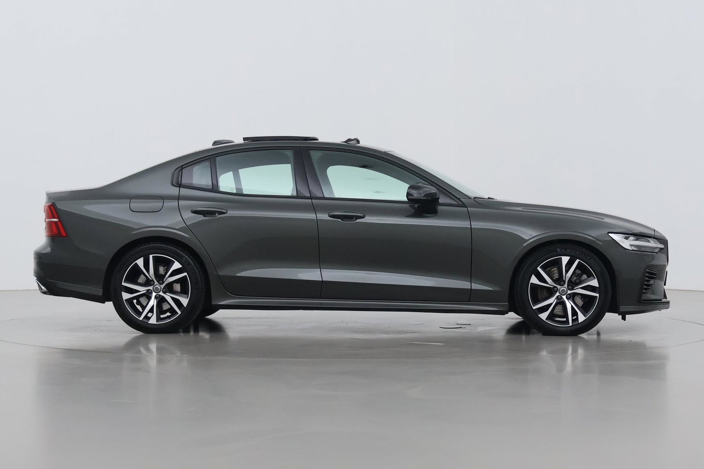 Volvo S60 T8 R-Design | Harman/Kardon | Panoramadak | Trekhaak | 360° Camera | Massage | Head-Up | ACC