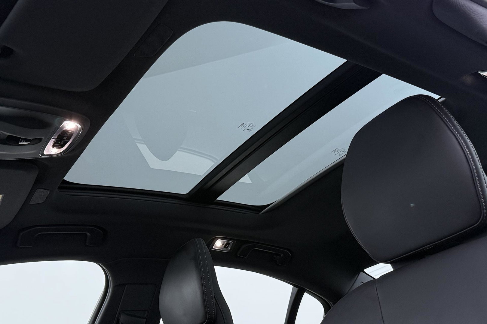 Volvo S60 T8 R-Design | Harman/Kardon | Panoramadak | Trekhaak | 360° Camera | Massage | Head-Up | ACC