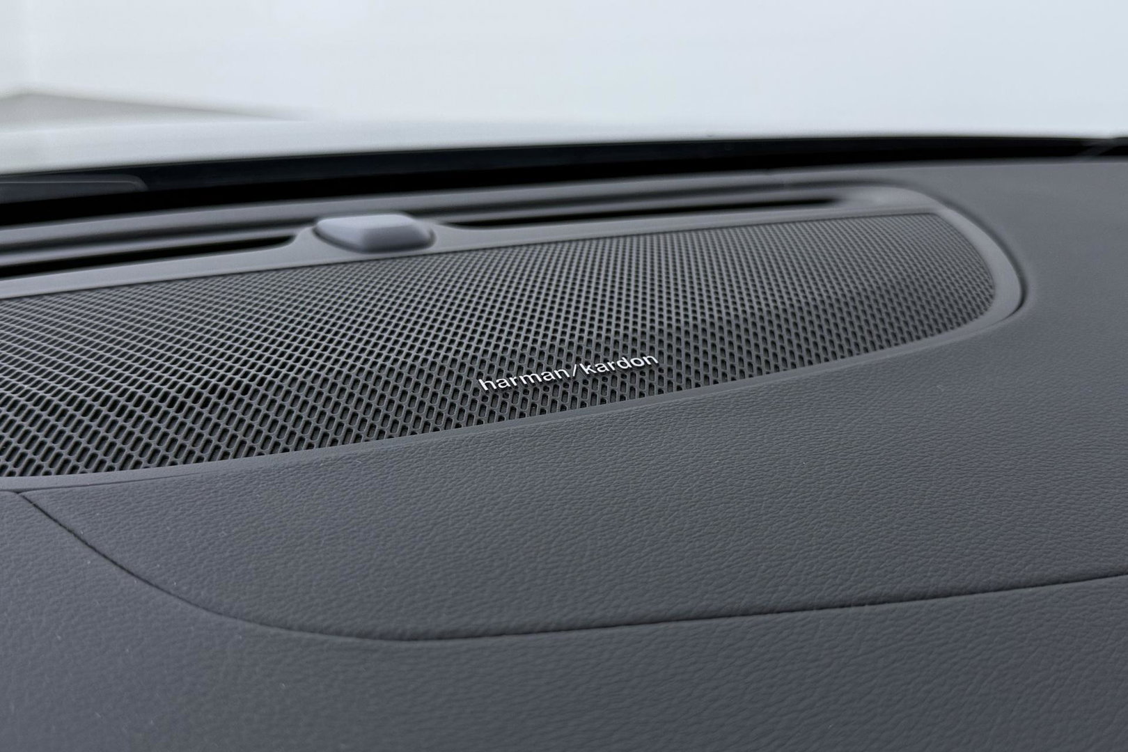 Volvo S60 T8 R-Design | Harman/Kardon | Panoramadak | Trekhaak | 360° Camera | Massage | Head-Up | ACC