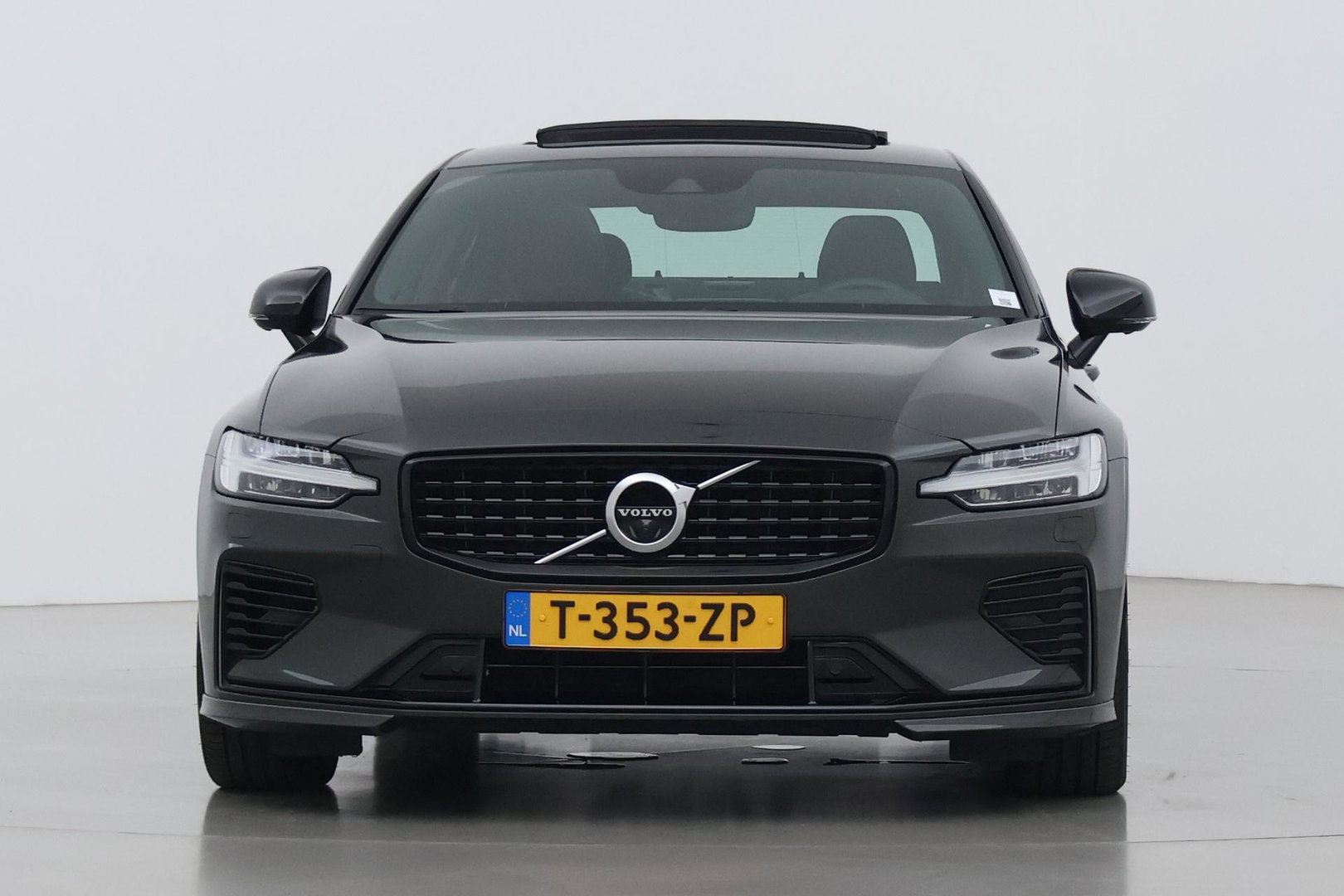 Volvo S60 T8 R-Design | Harman/Kardon | Panoramadak | Trekhaak | 360° Camera | Massage | Head-Up | ACC