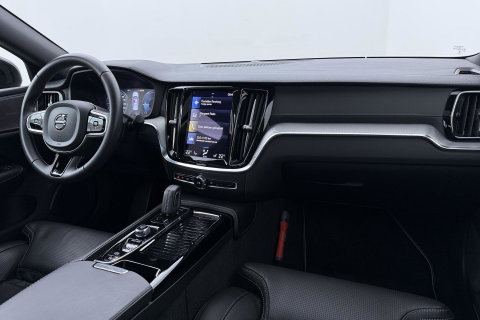 Volvo S60 T8 R-Design | Harman/Kardon | Panoramadak | Trekhaak | 360° Camera | Massage | Head-Up | ACC