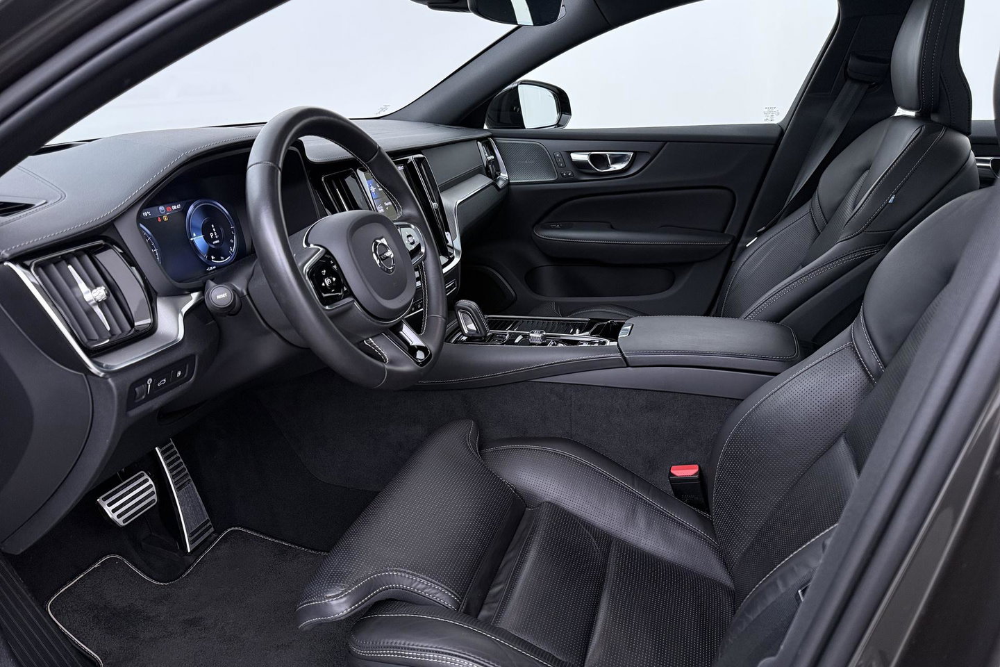 Volvo S60 T8 R-Design | Harman/Kardon | Panoramadak | Trekhaak | 360° Camera | Massage | Head-Up | ACC