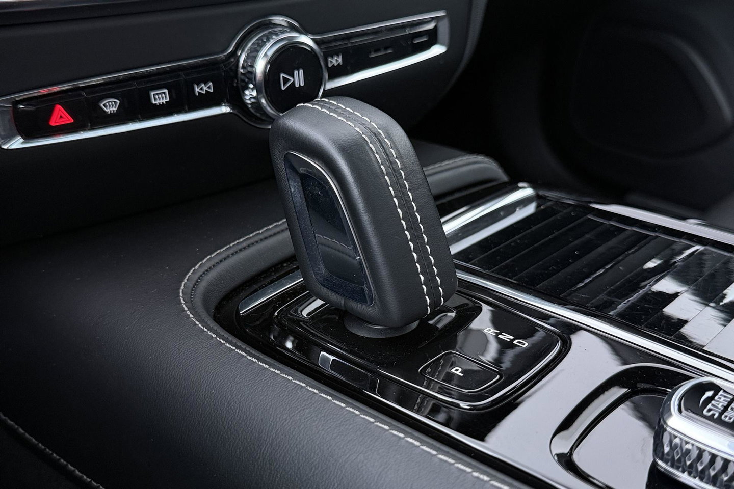 Volvo S60 T8 R-Design | Harman/Kardon | Panoramadak | Trekhaak | 360° Camera | Massage | Head-Up | ACC