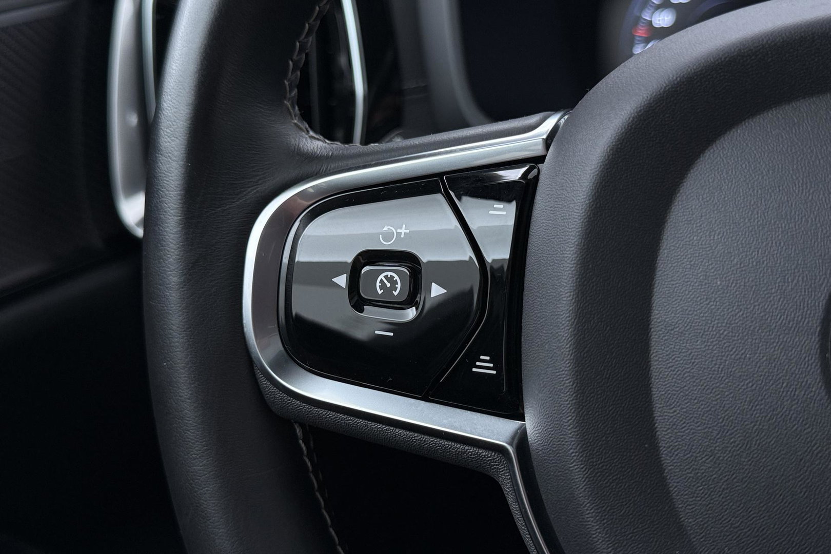 Volvo S60 T8 R-Design | Harman/Kardon | Panoramadak | Trekhaak | 360° Camera | Massage | Head-Up | ACC