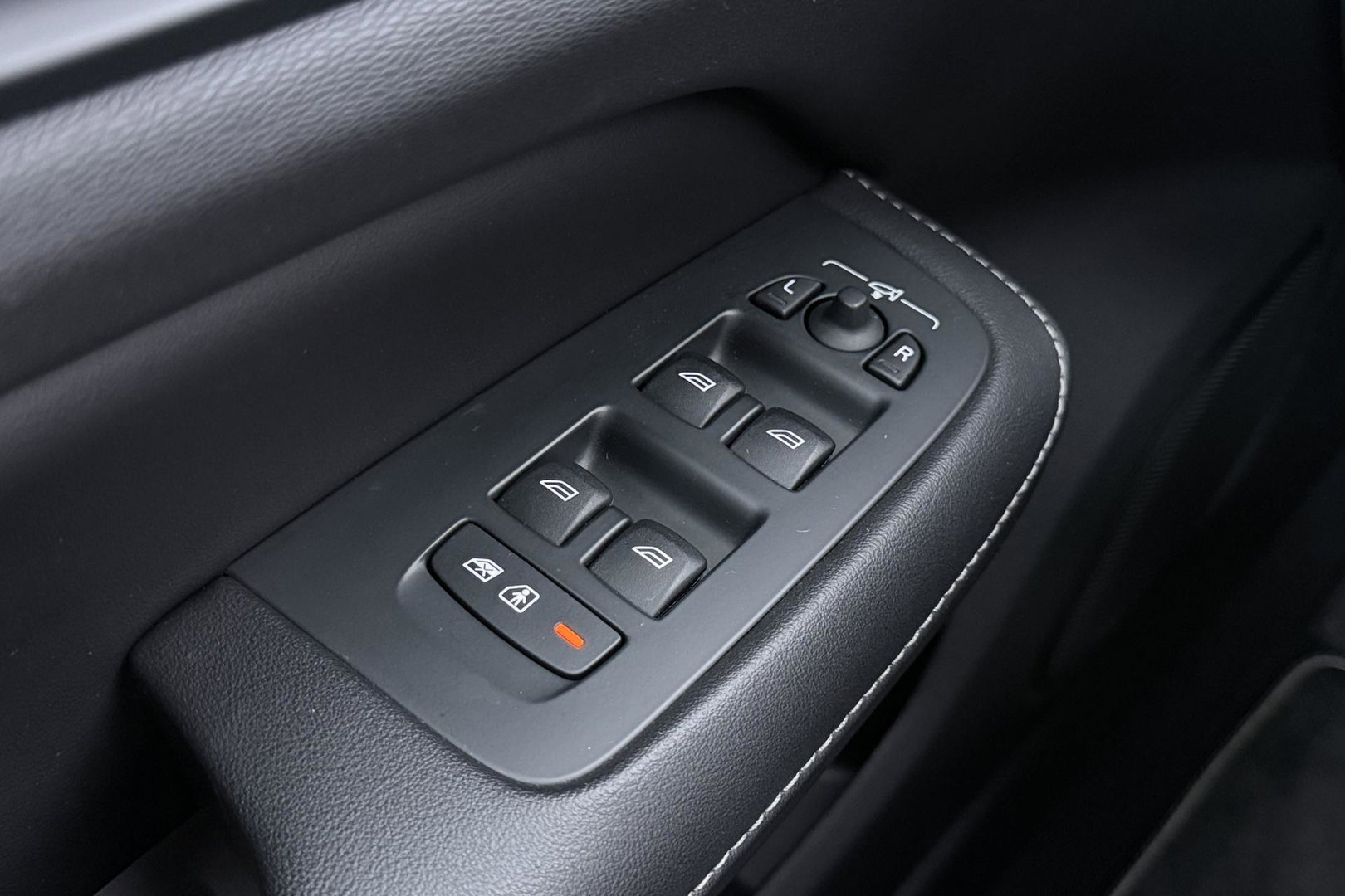 Volvo S60 T8 R-Design | Harman/Kardon | Panoramadak | Trekhaak | 360° Camera | Massage | Head-Up | ACC