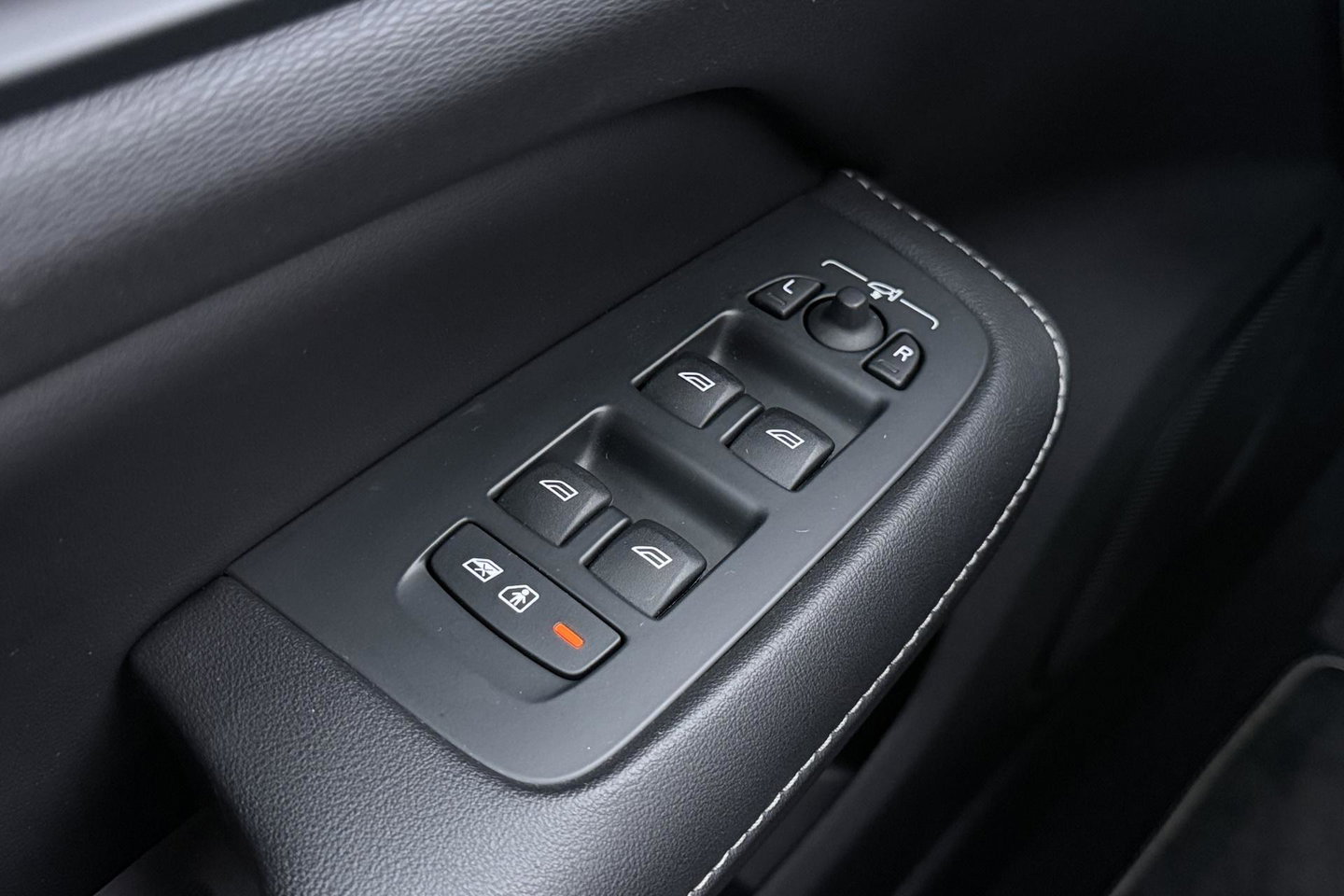 Volvo S60 T8 R-Design | Harman/Kardon | Panoramadak | Trekhaak | 360° Camera | Massage | Head-Up | ACC