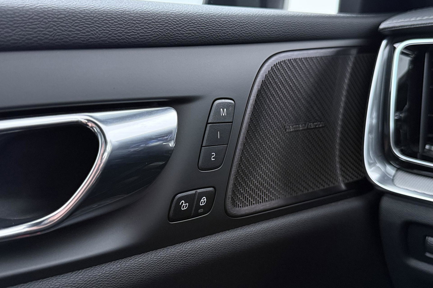 Volvo S60 T8 R-Design | Harman/Kardon | Panoramadak | Trekhaak | 360° Camera | Massage | Head-Up | ACC