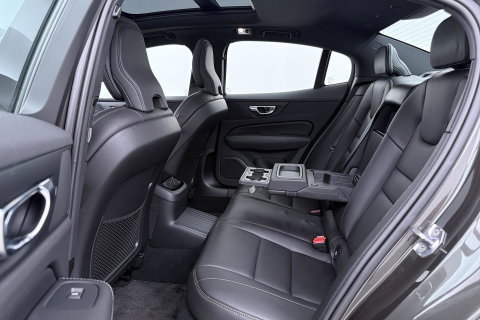 Volvo S60 T8 R-Design | Harman/Kardon | Panoramadak | Trekhaak | 360° Camera | Massage | Head-Up | ACC