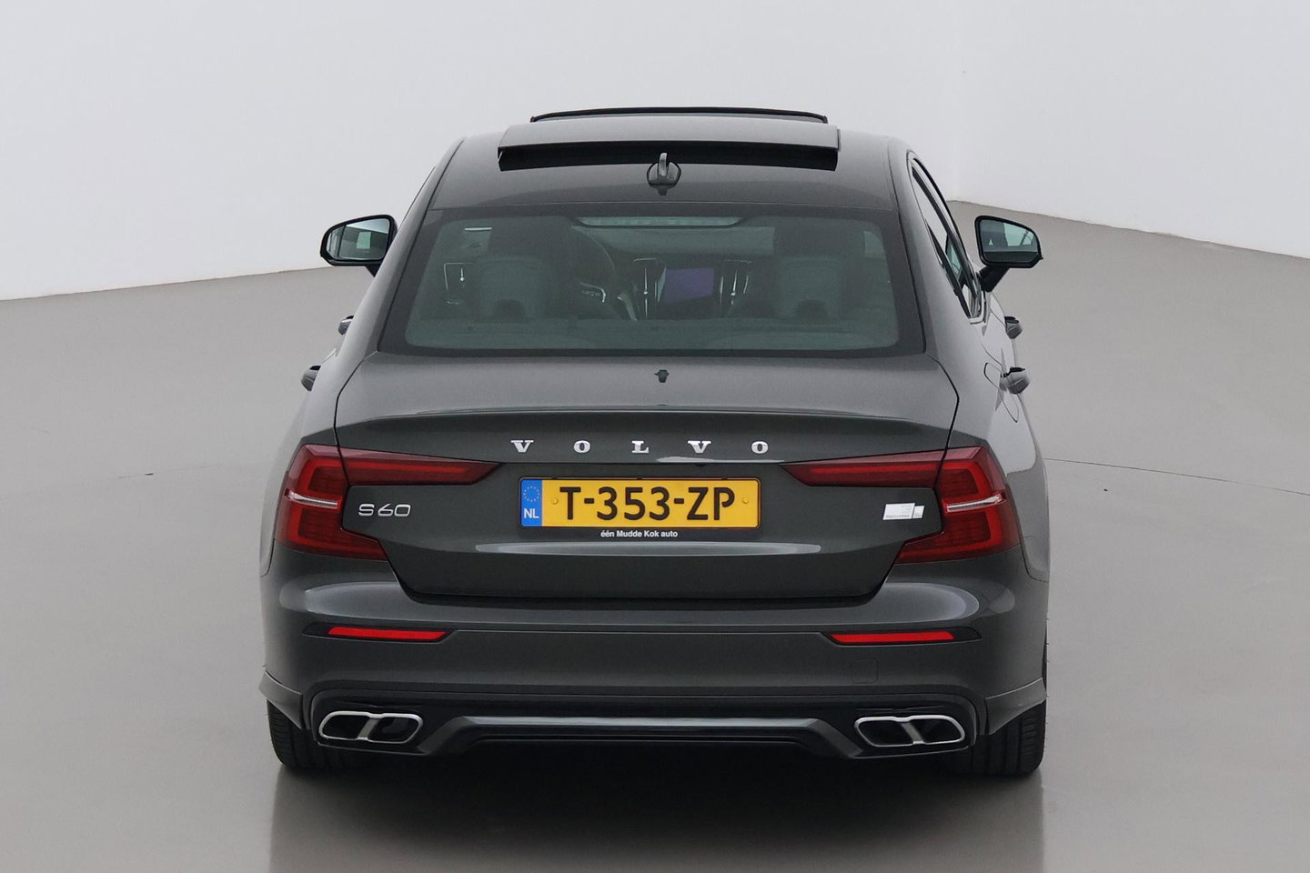 Volvo S60 T8 R-Design | Harman/Kardon | Panoramadak | Trekhaak | 360° Camera | Massage | Head-Up | ACC