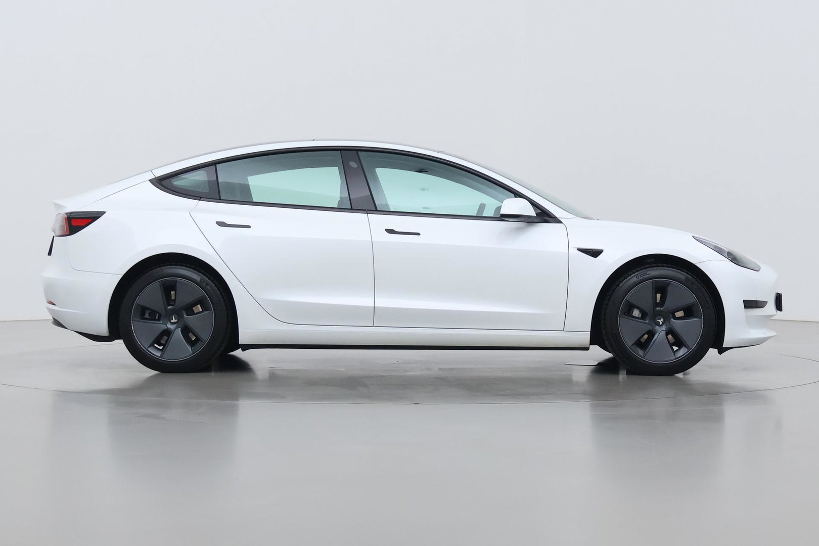 Tesla Model 3 Standard RWD Plus 60 kWh | Panoramadak | Warmtepomp | Autopilot | Stoel+Stuurverwarming | ACC