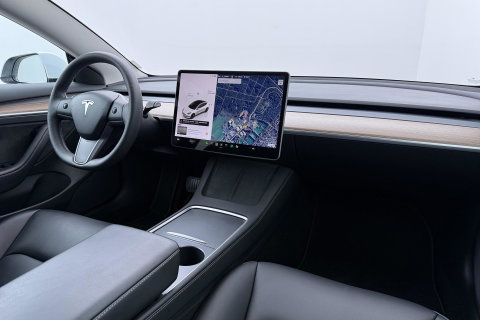 Tesla Model 3 Standard RWD Plus 60 kWh | Panoramadak | Warmtepomp | Autopilot | Stoel+Stuurverwarming | ACC