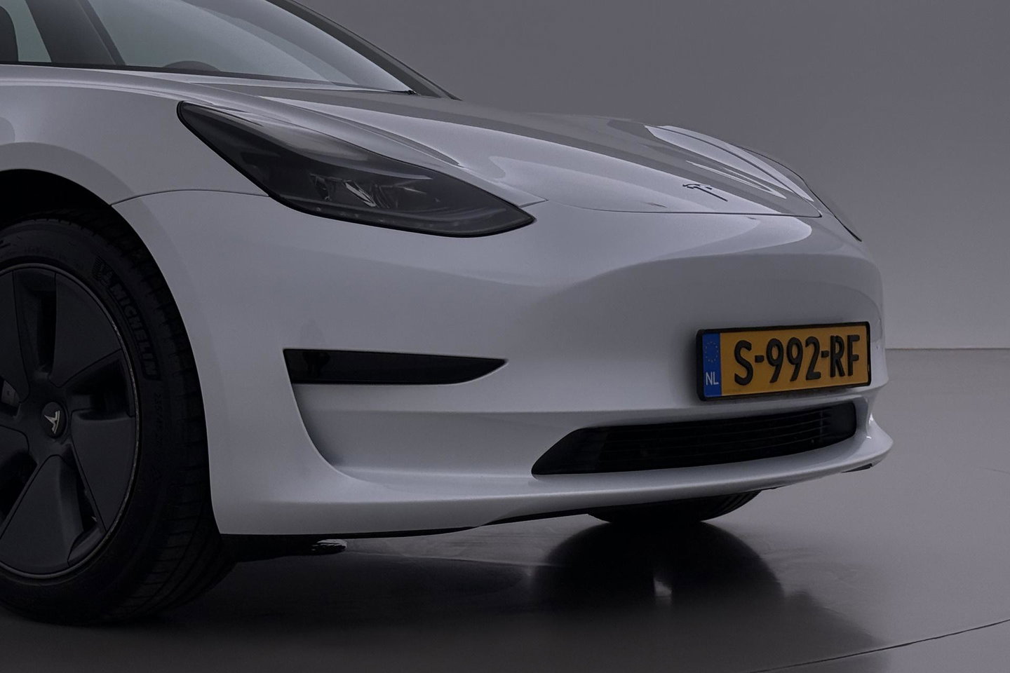 Tesla Model 3 Standard RWD Plus 60 kWh | Panoramadak | Warmtepomp | Autopilot | Stoel+Stuurverwarming | ACC