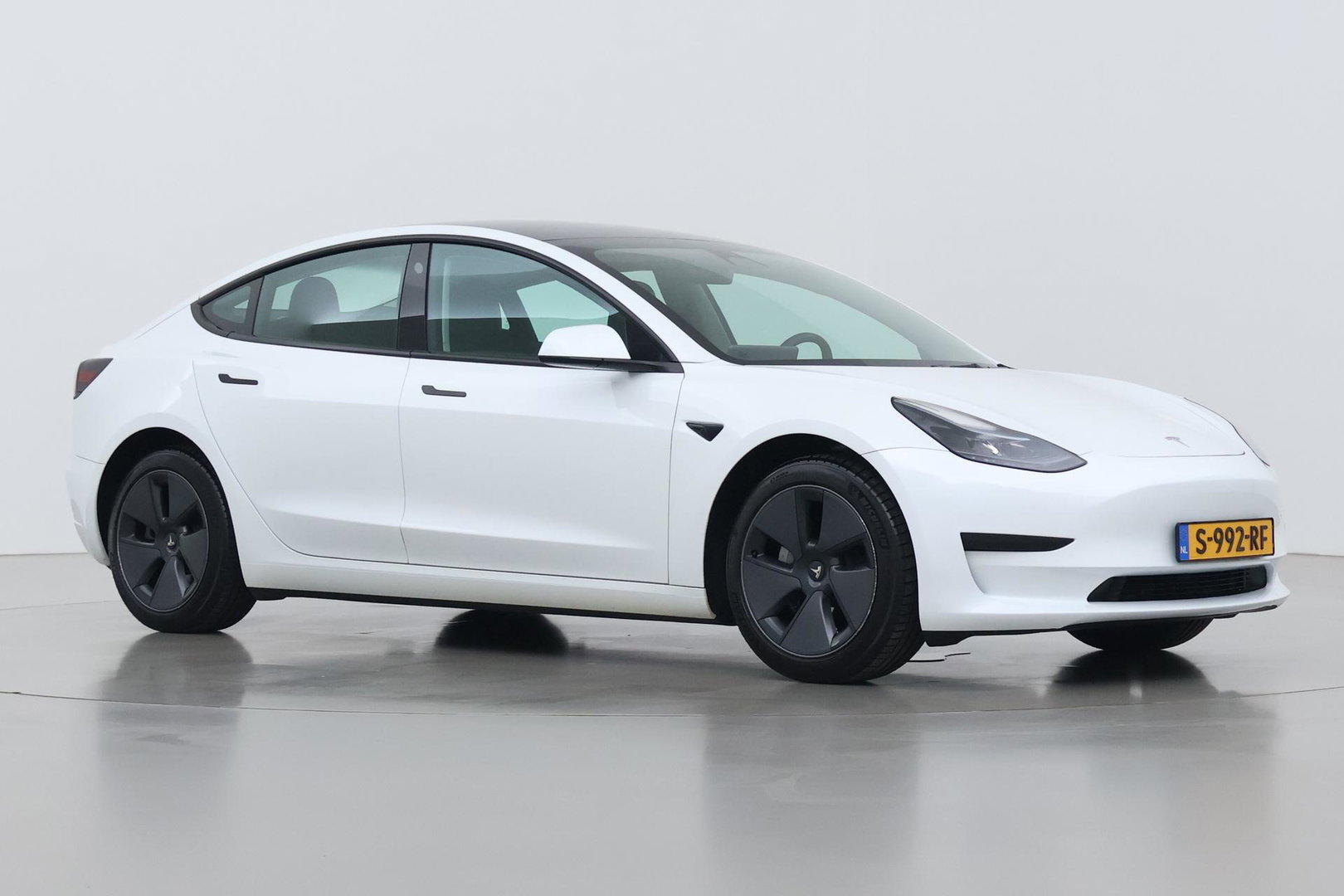 Tesla Model 3 Standard RWD Plus 60 kWh | Panoramadak | Warmtepomp | Autopilot | Stoel+Stuurverwarming | ACC
