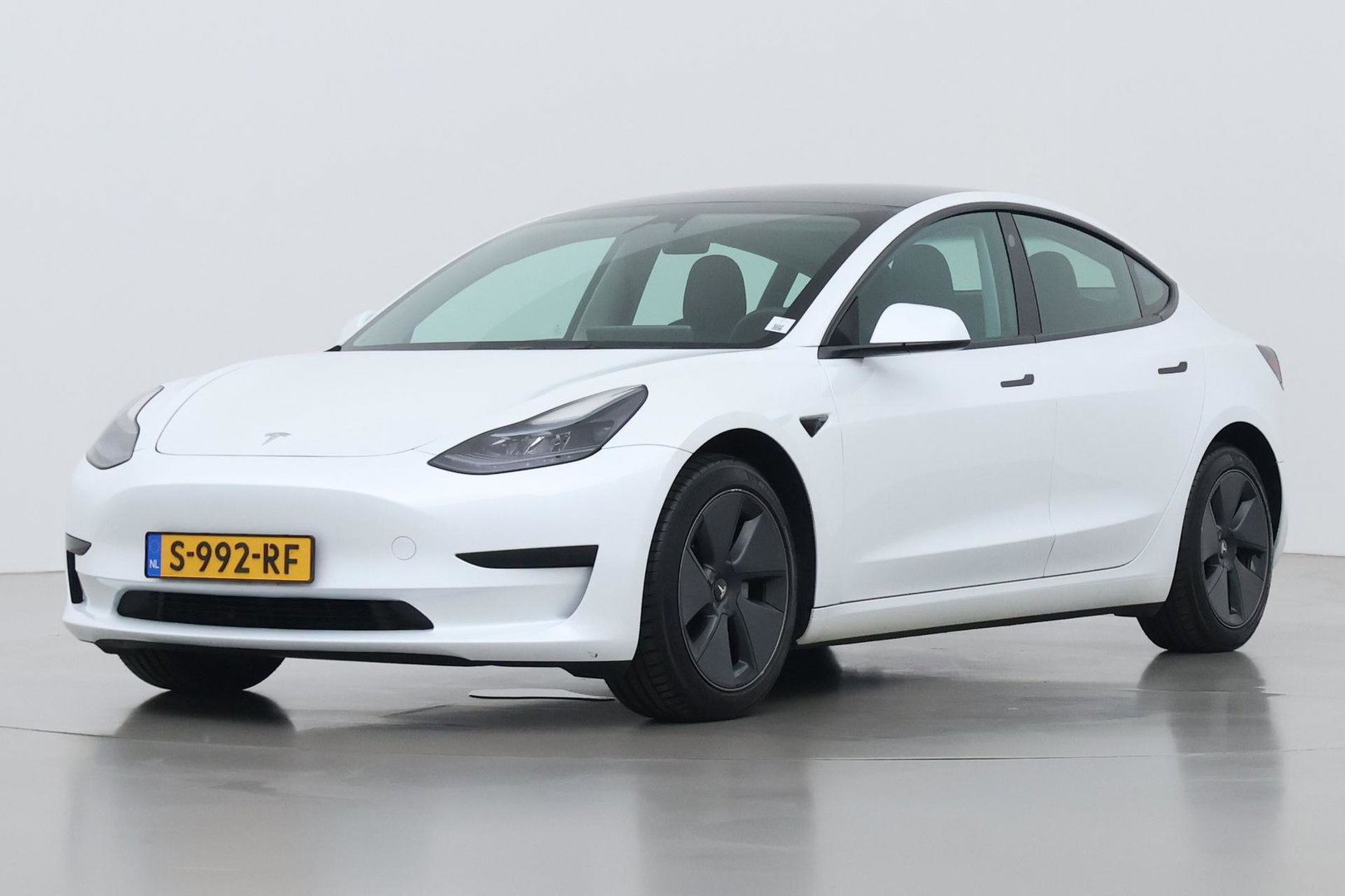 Tesla Model 3 Standard RWD Plus 60 kWh | Panoramadak | Warmtepomp | Autopilot | Stoel+Stuurverwarming | ACC