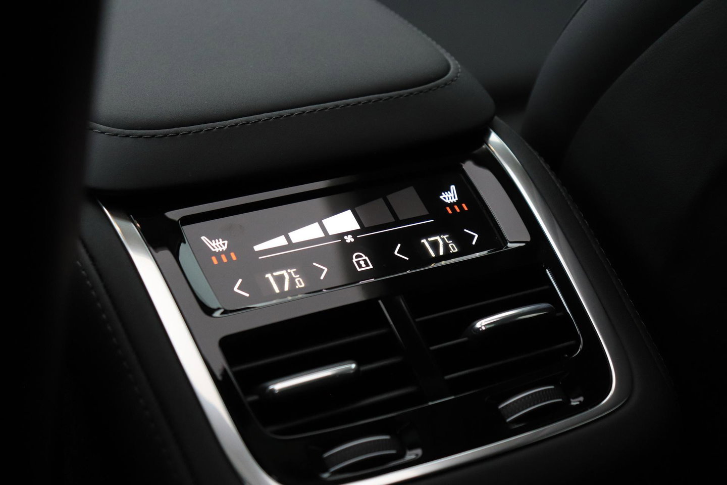 Volvo XC90 T8 Ultra Bright | Harman/Kardon | Panoramadak | Trekhaak | 360° Camera | Head-Up | ACC | 21 Inch