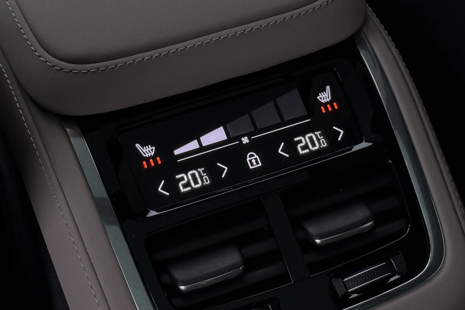 Volvo XC90 T8 Ultra Bright | Harman/Kardon | Trekhaak | Panoramadak | 360° Camera | Head-Up | ACC | 21 inch