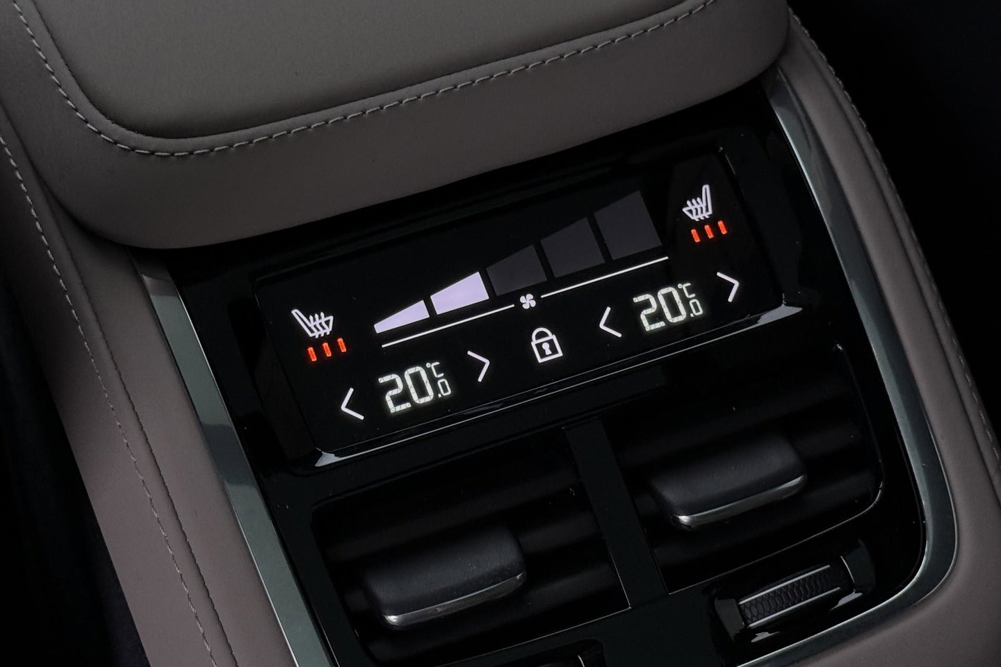 Volvo XC90 T8 Ultra Bright | Harman/Kardon | Trekhaak | Panoramadak | 360° Camera | Head-Up | ACC | 21 inch
