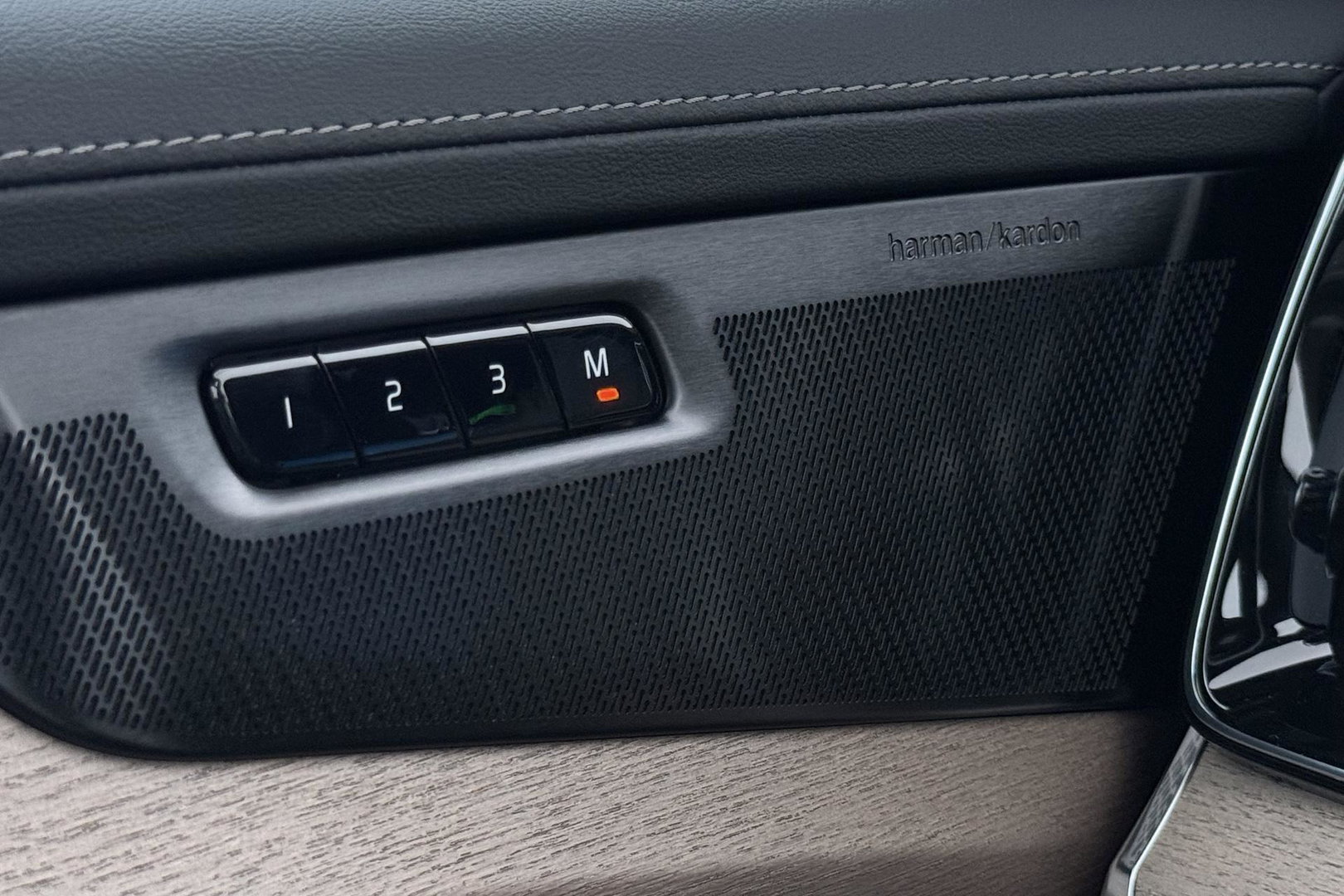 Volvo XC90 T8 Ultra Dark | ACC | Head-Up | Panoramadak | Trekhaak | Harman/Kardon | 7P | 360° Camera