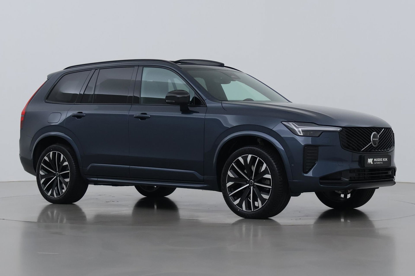 Volvo XC90 T8 Ultra Dark | ACC | Head-Up | Panoramadak | Trekhaak | Harman/Kardon | 7P | 360° Camera