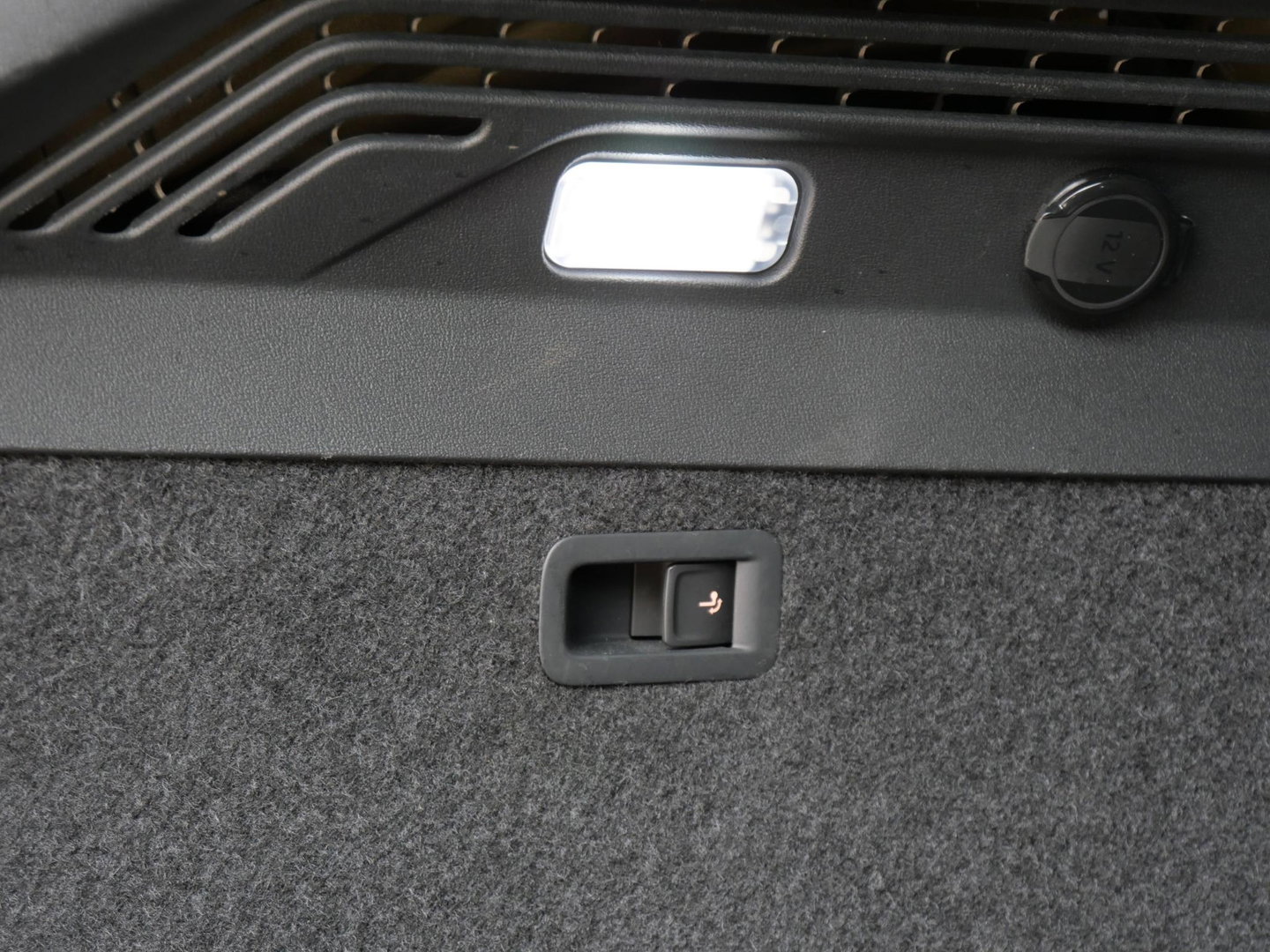 Volkswagen ID.4 77kWh 1ST/ CAMERA/ TREKHAAK/ 20INCH VELGEN/ LUXE INTERIEUR/ SOH 90%