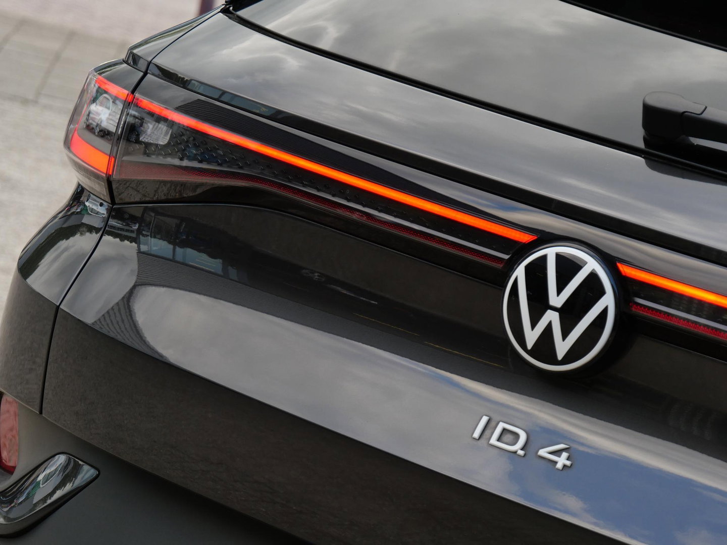 Volkswagen ID.4 77kWh 1ST/ CAMERA/ TREKHAAK/ 20INCH VELGEN/ LUXE INTERIEUR/ SOH 90%