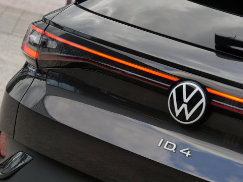 Volkswagen ID.4 77kWh 1ST/ CAMERA/ TREKHAAK/ 20INCH VELGEN/ LUXE INTERIEUR/ SOH 90%