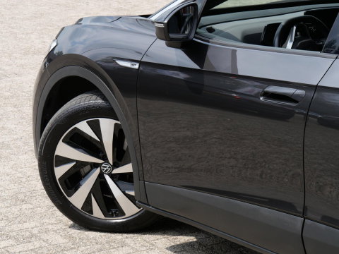 Volkswagen ID.4 77kWh 1ST/ CAMERA/ TREKHAAK/ 20INCH VELGEN/ LUXE INTERIEUR/ SOH 90%