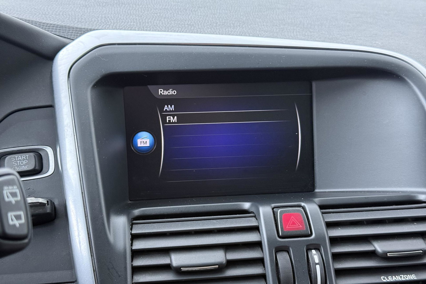 Volvo XC60 2.4 D4 AWD R-Design | GRIJS KENTEKEN | Panoramadak | Trekhaak | BLIS | Standkachel | Stoel+Stuurverwarming | Camera | ACC