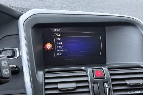 Volvo XC60 2.4 D4 AWD R-Design | GRIJS KENTEKEN | Panoramadak | Trekhaak | BLIS | Standkachel | Stoel+Stuurverwarming | Camera | ACC