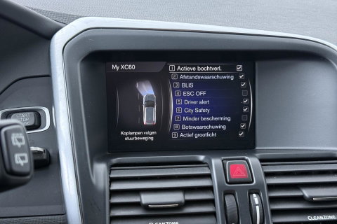 Volvo XC60 2.4 D4 AWD R-Design | GRIJS KENTEKEN | Panoramadak | Trekhaak | BLIS | Standkachel | Stoel+Stuurverwarming | Camera | ACC