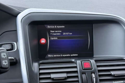 Volvo XC60 2.4 D4 AWD R-Design | GRIJS KENTEKEN | Panoramadak | Trekhaak | BLIS | Standkachel | Stoel+Stuurverwarming | Camera | ACC