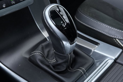 Volvo XC60 2.4 D4 AWD R-Design | GRIJS KENTEKEN | Panoramadak | Trekhaak | BLIS | Standkachel | Stoel+Stuurverwarming | Camera | ACC