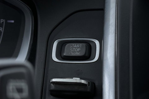 Volvo XC60 2.4 D4 AWD R-Design | GRIJS KENTEKEN | Panoramadak | Trekhaak | BLIS | Standkachel | Stoel+Stuurverwarming | Camera | ACC
