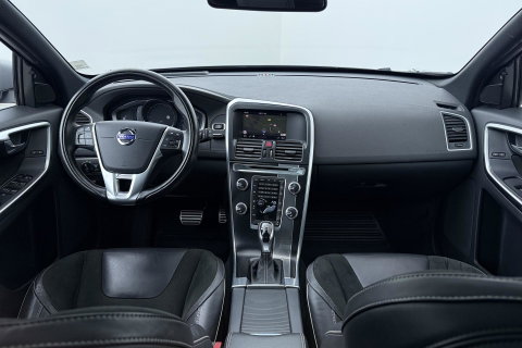 Volvo XC60 2.4 D4 AWD R-Design | GRIJS KENTEKEN | Panoramadak | Trekhaak | BLIS | Standkachel | Stoel+Stuurverwarming | Camera | ACC