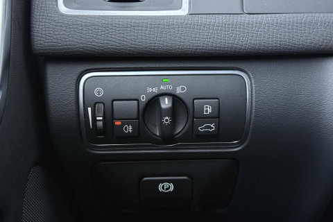 Volvo XC60 2.4 D4 AWD R-Design | GRIJS KENTEKEN | Panoramadak | Trekhaak | BLIS | Standkachel | Stoel+Stuurverwarming | Camera | ACC