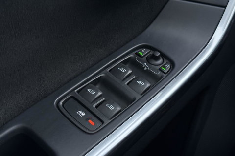 Volvo XC60 2.4 D4 AWD R-Design | GRIJS KENTEKEN | Panoramadak | Trekhaak | BLIS | Standkachel | Stoel+Stuurverwarming | Camera | ACC