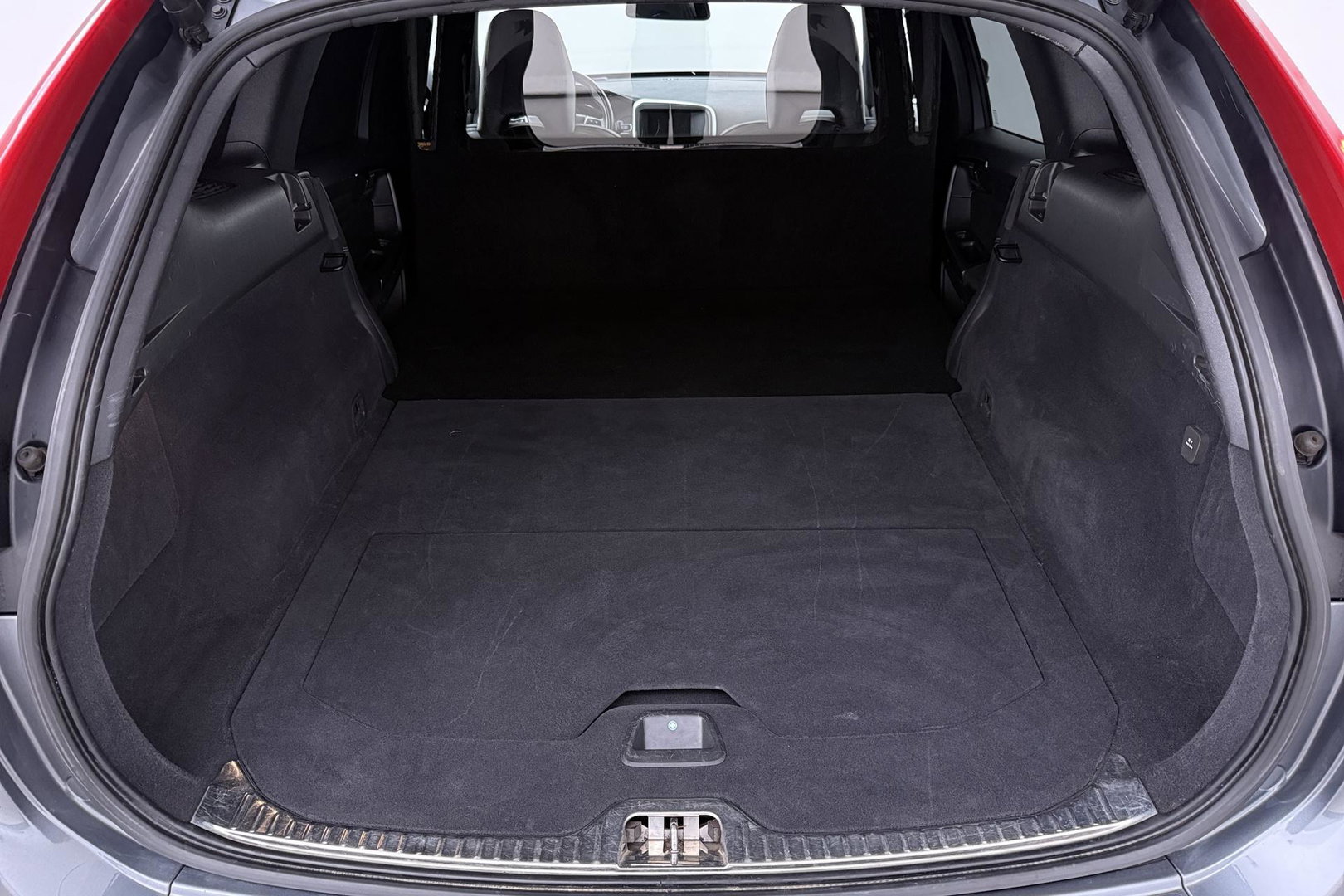 Volvo XC60 2.4 D4 AWD R-Design | GRIJS KENTEKEN | Panoramadak | Trekhaak | BLIS | Standkachel | Stoel+Stuurverwarming | Camera | ACC