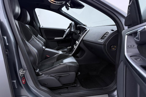 Volvo XC60 2.4 D4 AWD R-Design | GRIJS KENTEKEN | Panoramadak | Trekhaak | BLIS | Standkachel | Stoel+Stuurverwarming | Camera | ACC
