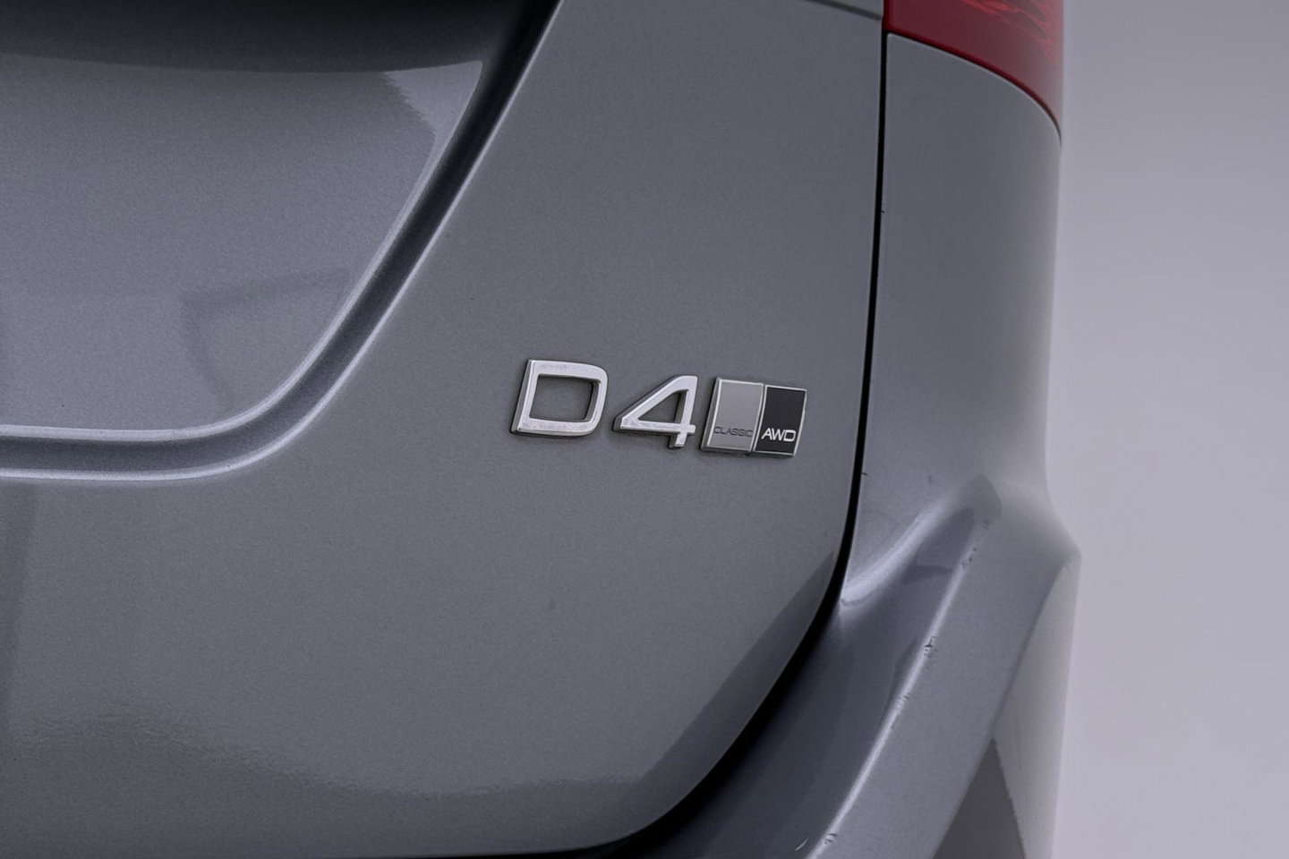 Volvo XC60 2.4 D4 AWD R-Design | GRIJS KENTEKEN | Panoramadak | Trekhaak | BLIS | Standkachel | Stoel+Stuurverwarming | Camera | ACC