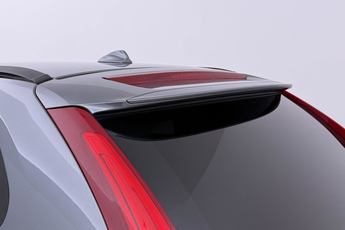 Volvo XC60 2.4 D4 AWD R-Design | GRIJS KENTEKEN | Panoramadak | Trekhaak | BLIS | Standkachel | Stoel+Stuurverwarming | Camera | ACC