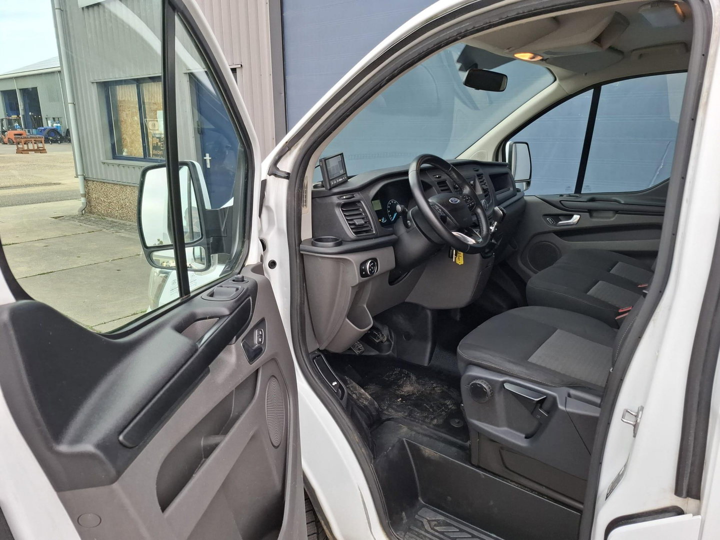 Ford Transit Custom 340 2.0 TDCI L1H1 Trend AIRCO / CRUISE CONTROLE / TREKHAAK / EURO 6 / 3 ZITS