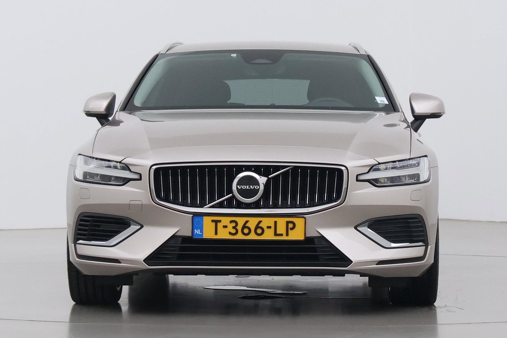 Volvo V60 T6 Plus Bright | LONG RANGE | Harman/Kardon | BLIS | Memory | Trekhaak | ACC | Camera | Stoel+Stuurverwarming