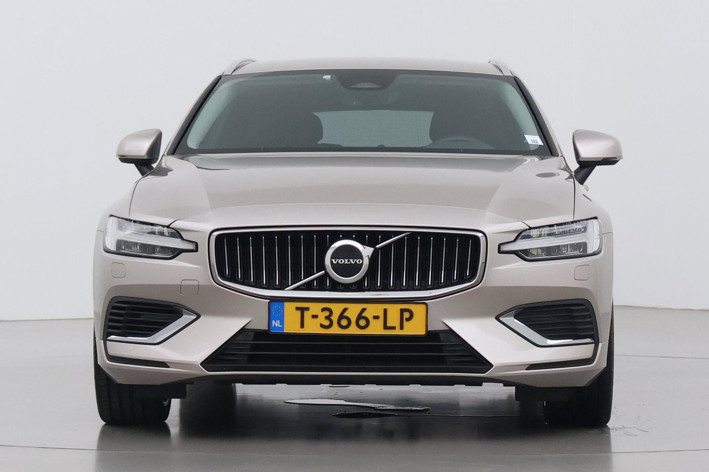Volvo V60 T6 Plus Bright | LONG RANGE | Harman/Kardon | BLIS | Memory | Trekhaak | ACC | Camera | Stoel+Stuurverwarming