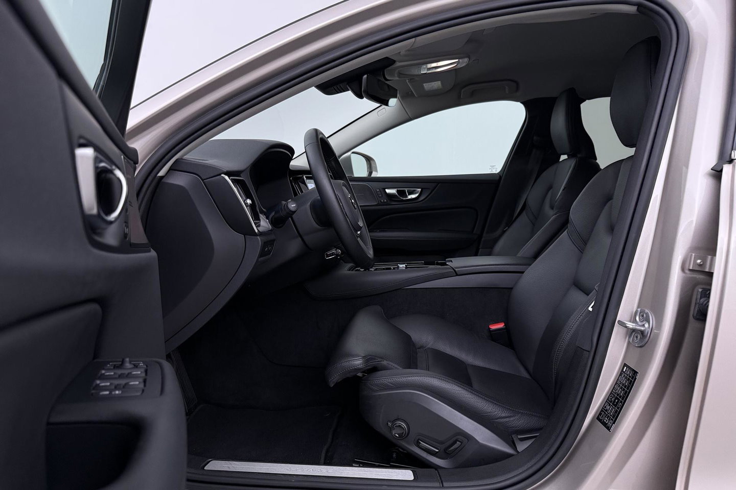 Volvo V60 T6 Plus Bright | LONG RANGE | Harman/Kardon | BLIS | Memory | Trekhaak | ACC | Camera | Stoel+Stuurverwarming