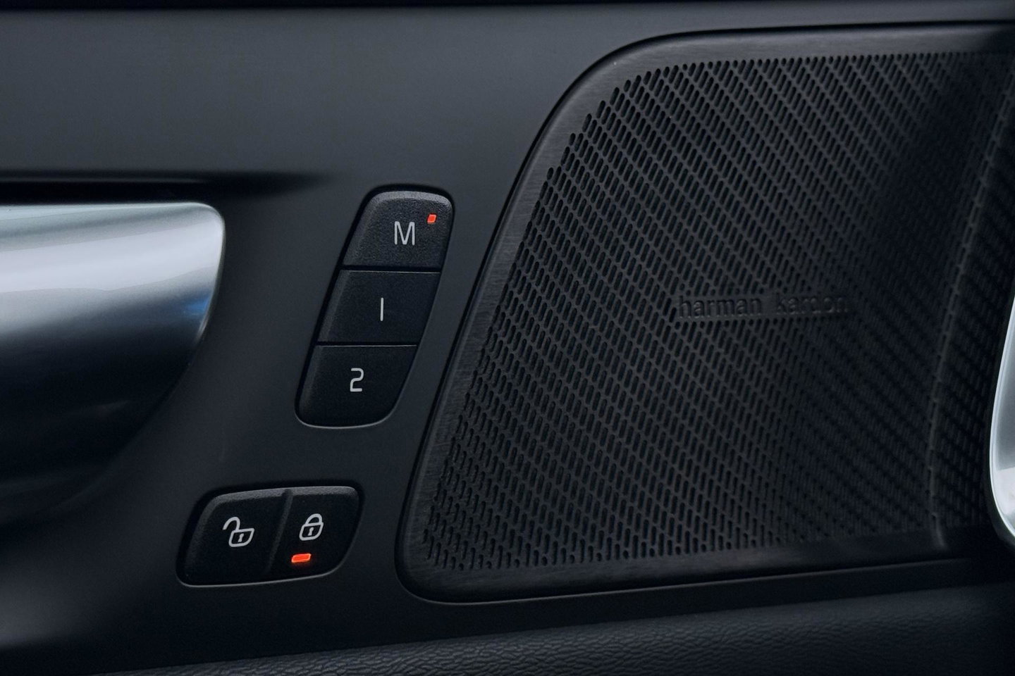 Volvo V60 T6 Plus Bright | LONG RANGE | Harman/Kardon | BLIS | Memory | Trekhaak | ACC | Camera | Stoel+Stuurverwarming