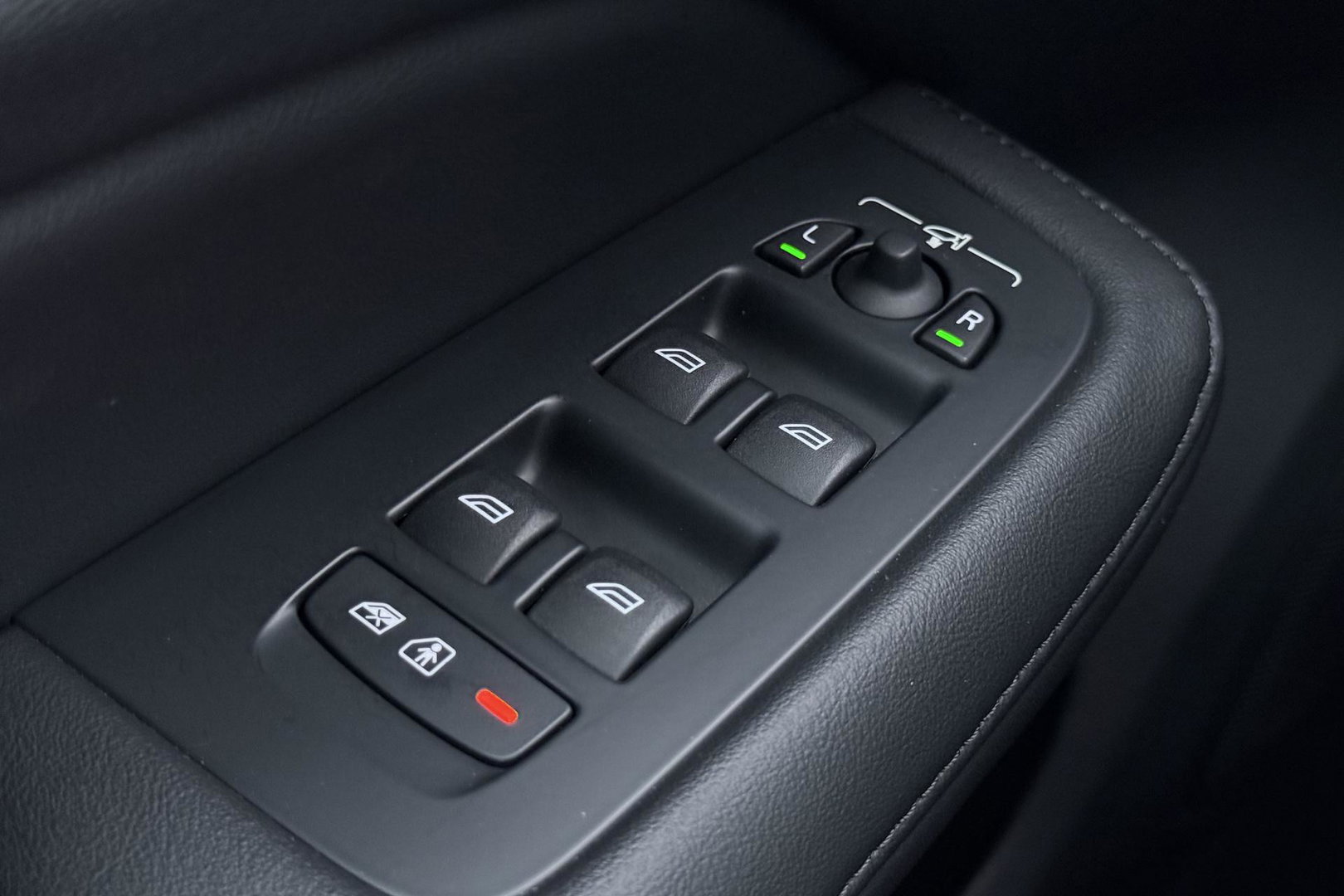 Volvo V60 T6 Plus Bright | LONG RANGE | Harman/Kardon | BLIS | Memory | Trekhaak | ACC | Camera | Stoel+Stuurverwarming