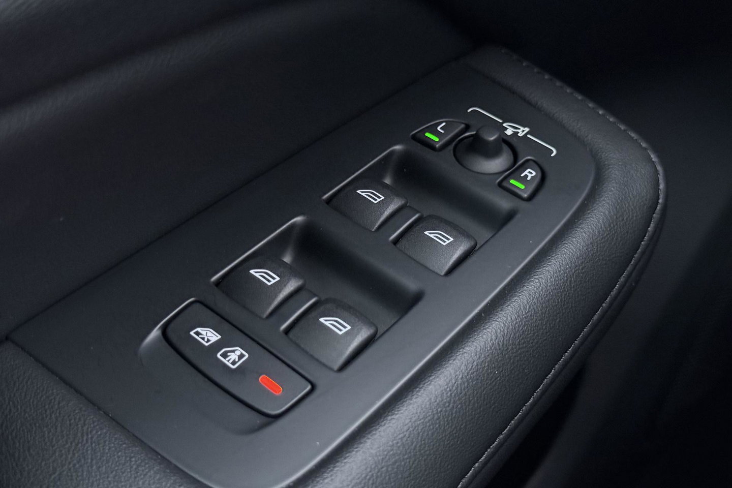 Volvo V60 T6 Plus Bright | LONG RANGE | Harman/Kardon | BLIS | Memory | Trekhaak | ACC | Camera | Stoel+Stuurverwarming