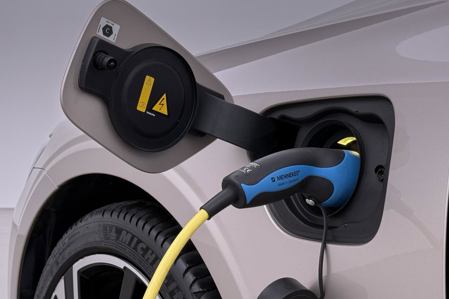 Volvo V60 T6 Plus Bright | LONG RANGE | Harman/Kardon | BLIS | Memory | Trekhaak | ACC | Camera | Stoel+Stuurverwarming
