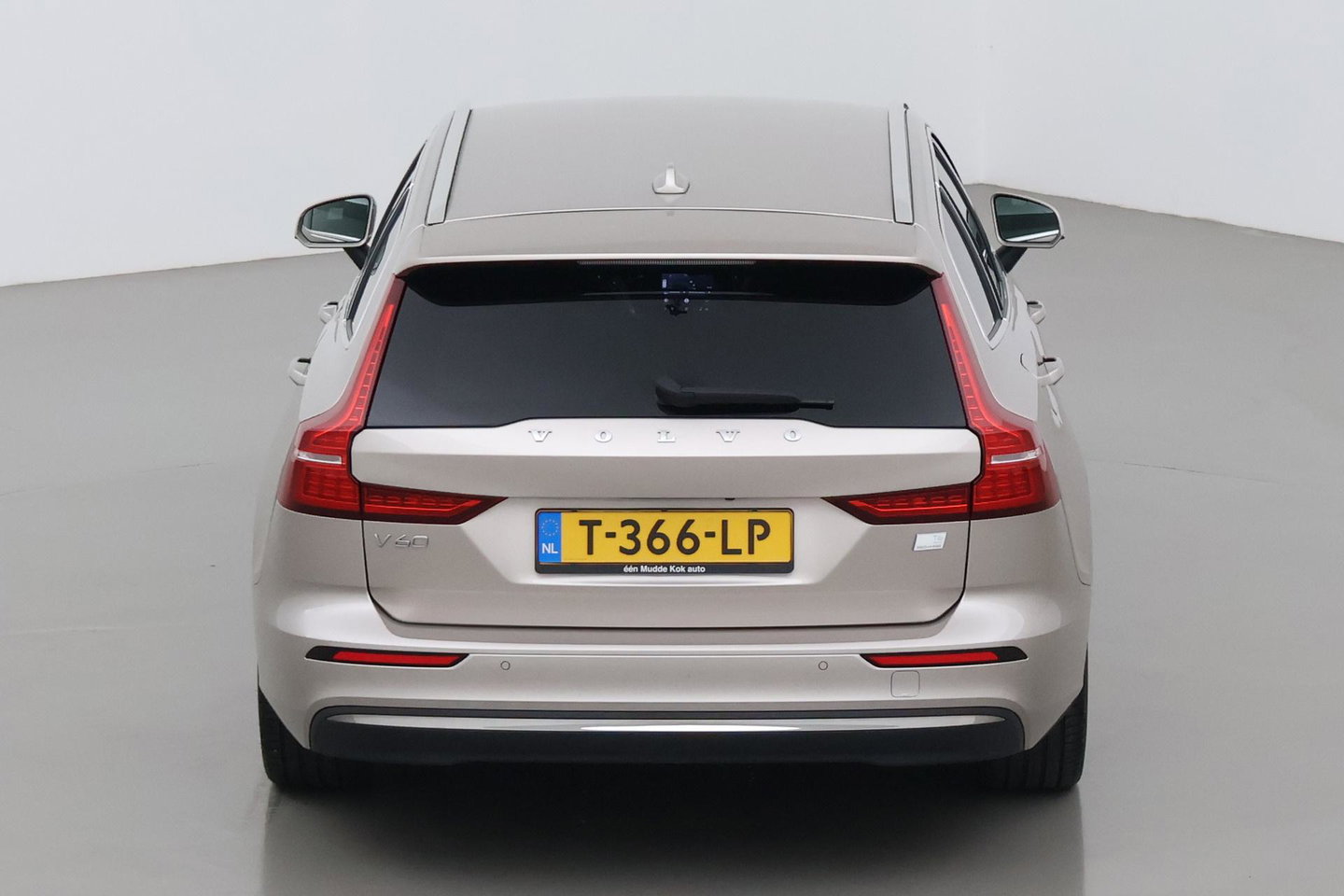 Volvo V60 T6 Plus Bright | LONG RANGE | Harman/Kardon | BLIS | Memory | Trekhaak | ACC | Camera | Stoel+Stuurverwarming